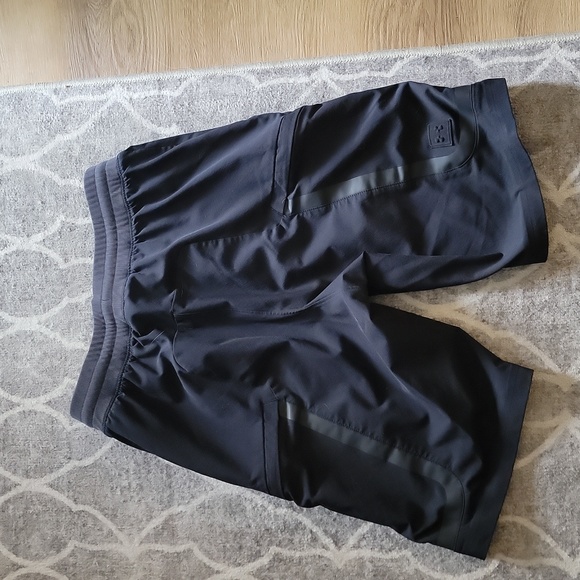 Under Armour Shorts - Picture 3 of 5